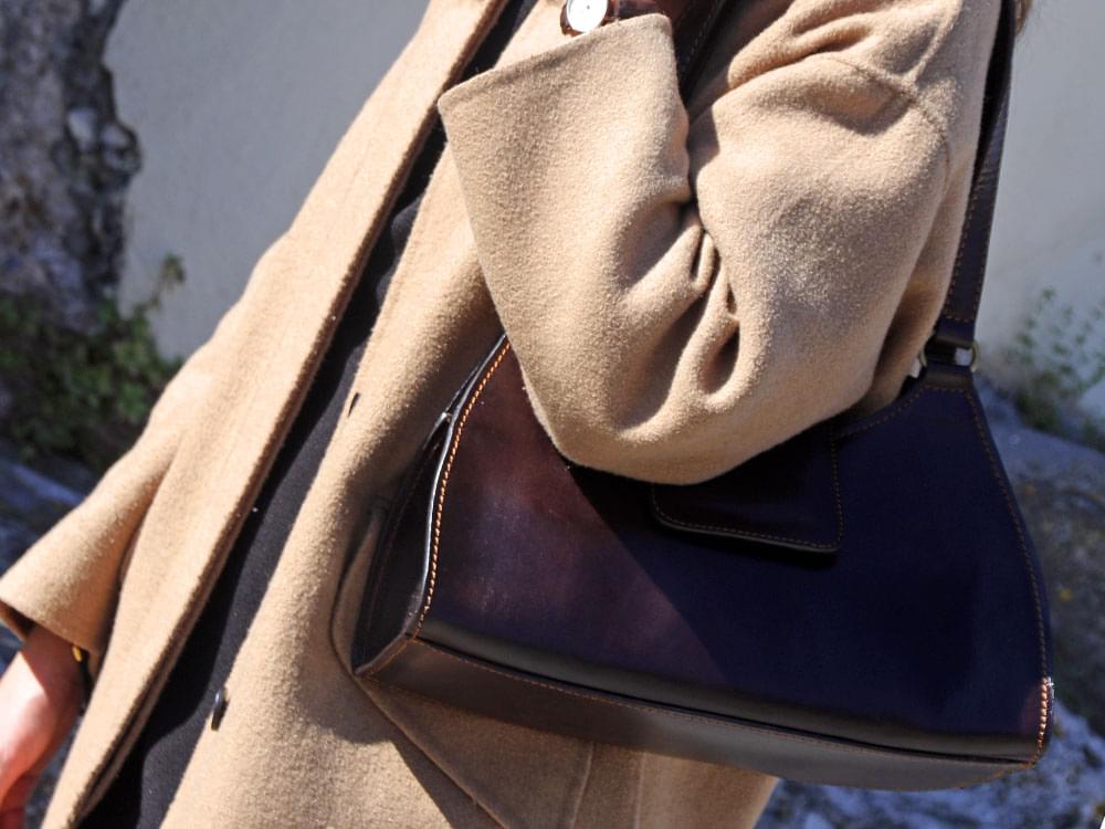 Este (brown) - Elegant, feminine bag with long straps